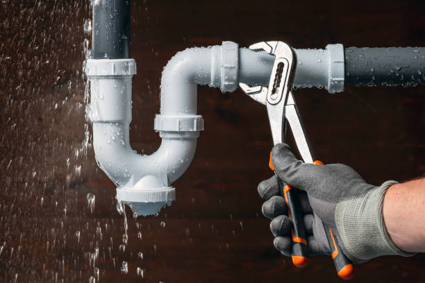 Professional Emergency Plumber technician working in Wabasso, FL